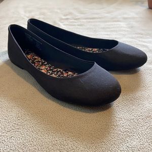 Black Flats. Women’s 10